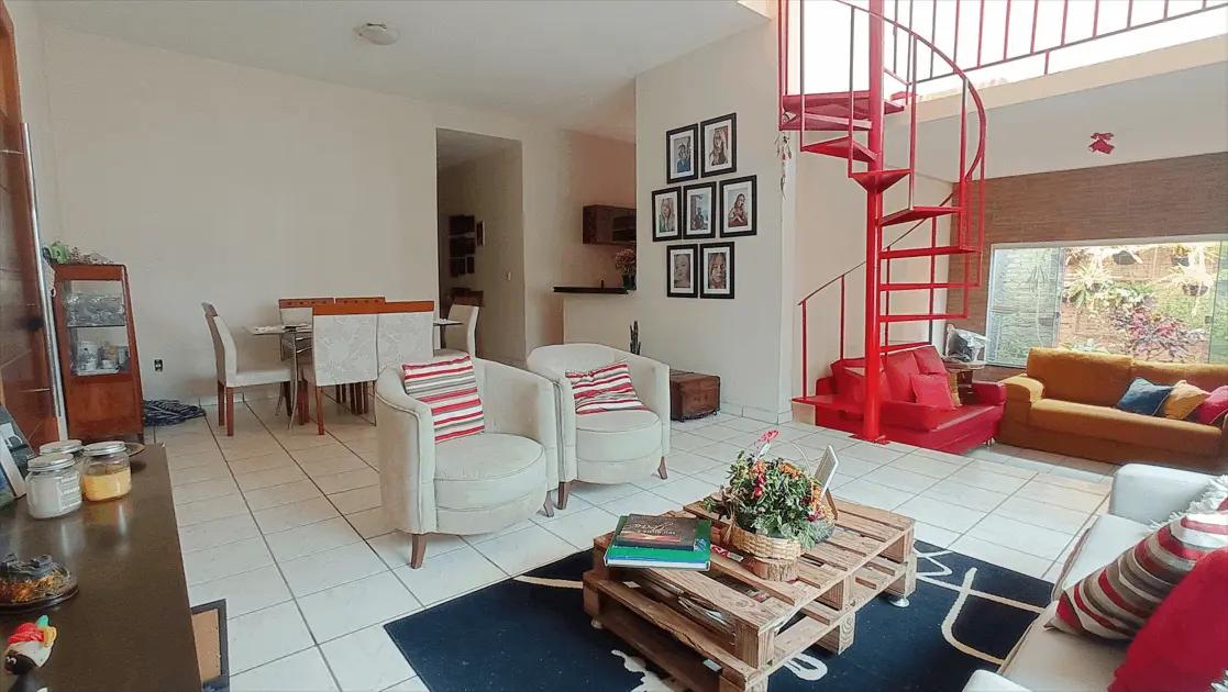 Casa de esquina com 4 quartos. Área total de 440m² com 250m² de área construída. Gentil Meireles - Goiânia-GO. – fachada do empreendimento