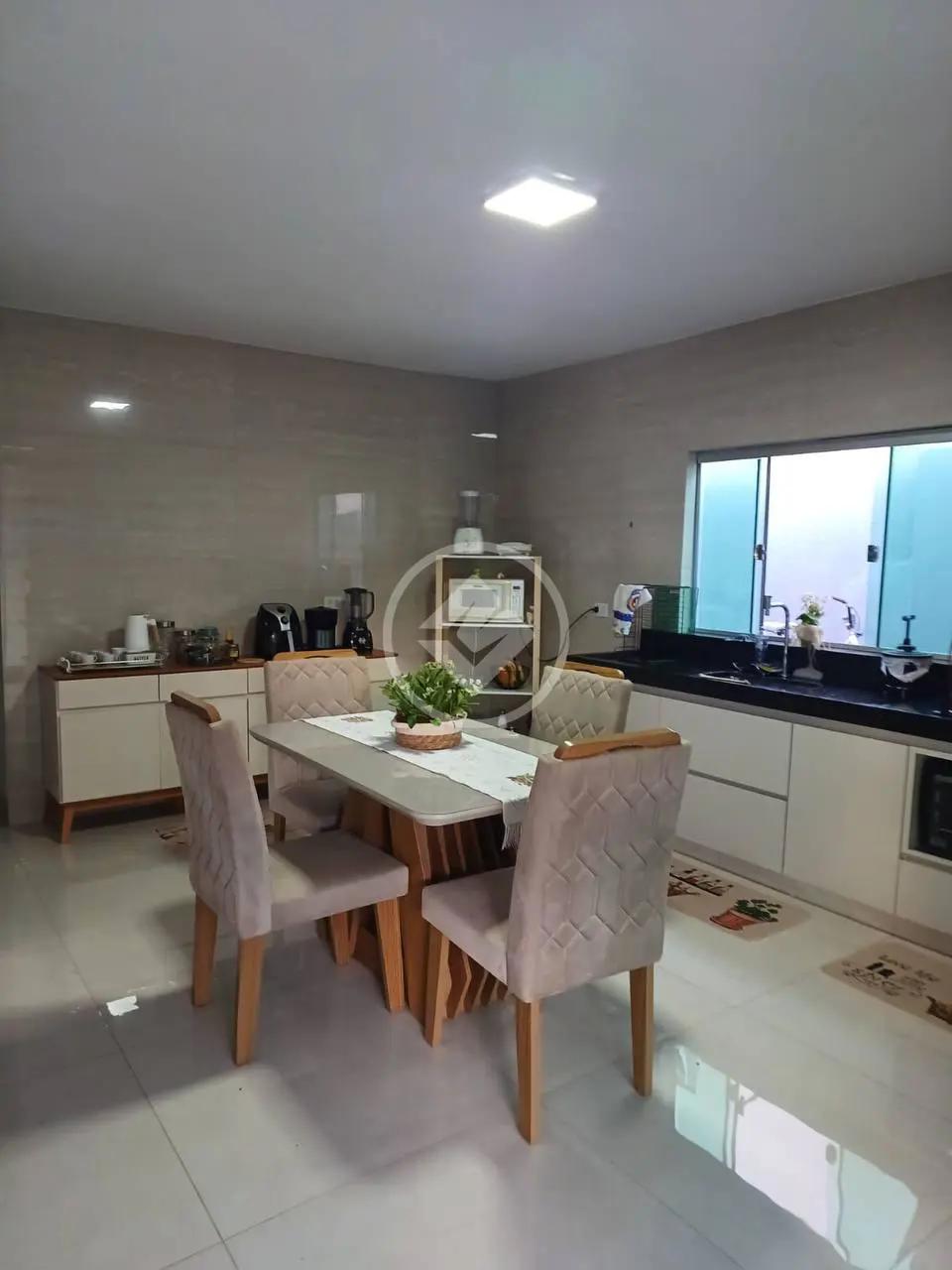Casa no Garavelo, sendo 3 quartos com 237,95m² em Aparecida de Goiânia-GO — Setor Garavelo